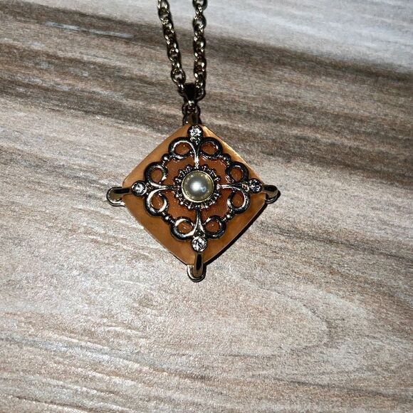 Victoria Style Gold Tone Beaded Necklace With Adjustable Chain - Picture 2 of 6